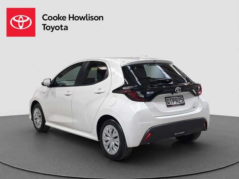 2024 Toyota Yaris GX 1.5L Hybrid image 5