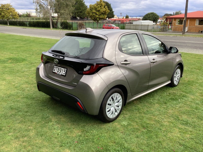 2024 Toyota Yaris GX 1.5L Hybrid Electric Vehicle image 5