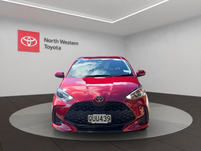 2024 Toyota Yaris GX 1.5L Hybrid FWD Hatchback image 2