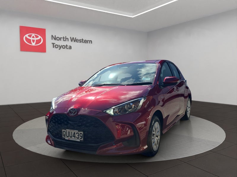2024 Toyota Yaris GX 1.5L Hybrid FWD Hatchback image 3