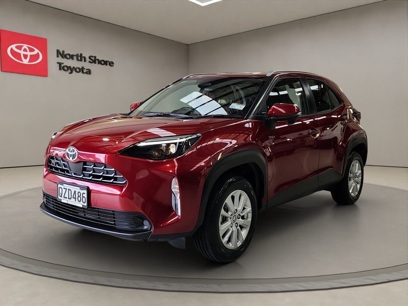 2024 Toyota Yaris GX 1.5L Hybrid FWD Hatchback image 3