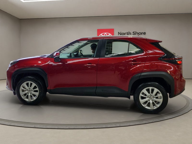 2024 Toyota Yaris GX 1.5L Hybrid FWD Hatchback image 4