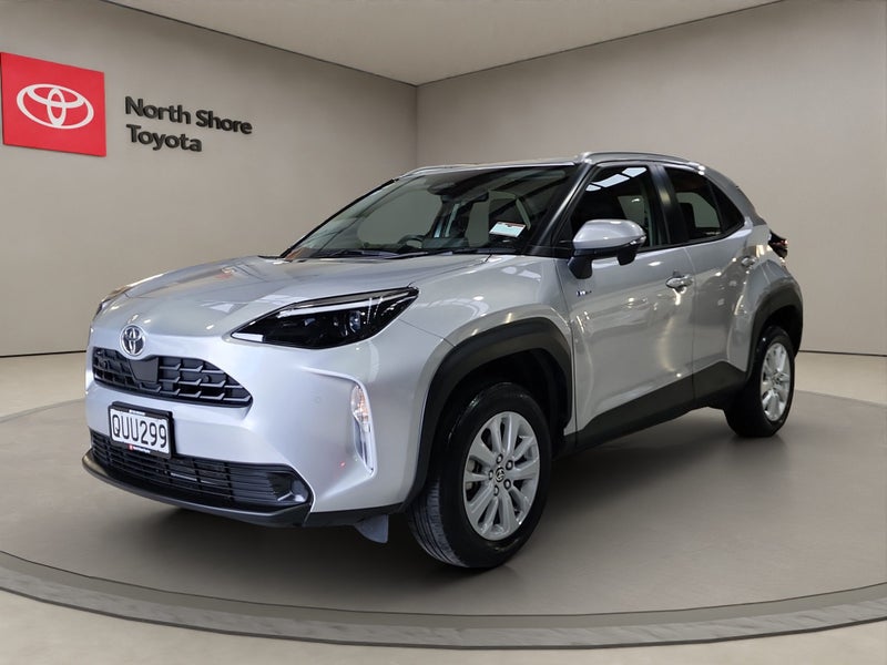 2024 Toyota Yaris GX 1.5L Hybrid FWD SUV image 3