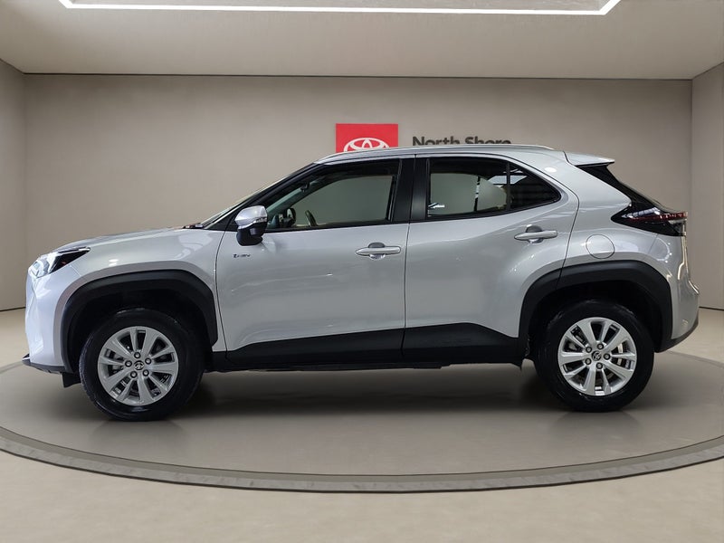 2024 Toyota Yaris GX 1.5L Hybrid FWD SUV image 4