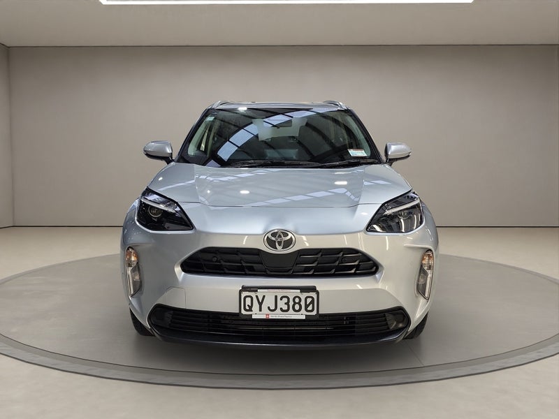 2024 Toyota Yaris GX 1.5L Hybrid FWD SUV image 2