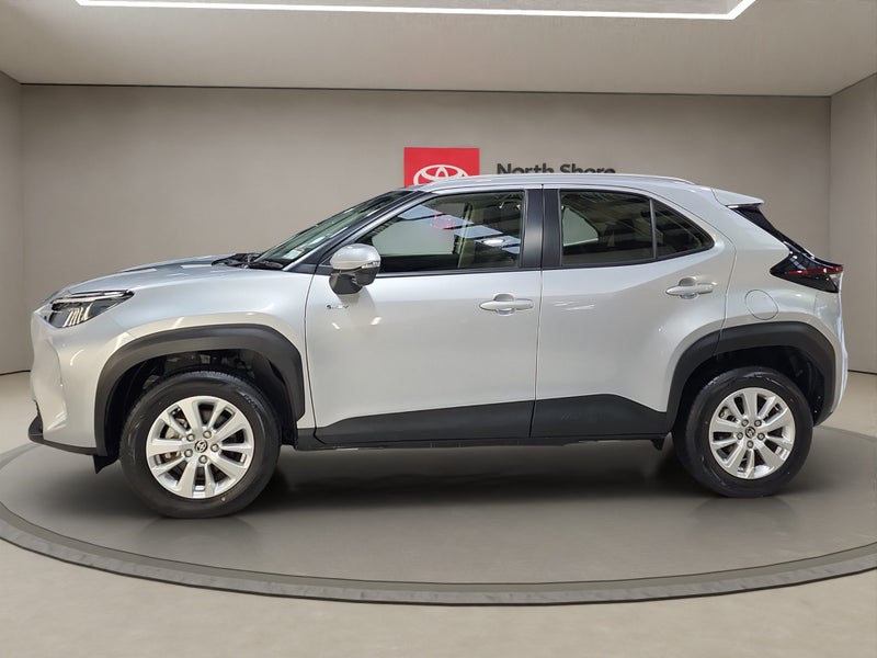 2024 Toyota Yaris GX 1.5L Hybrid FWD SUV image 4