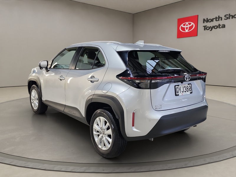 2024 Toyota Yaris GX 1.5L Hybrid FWD SUV image 5