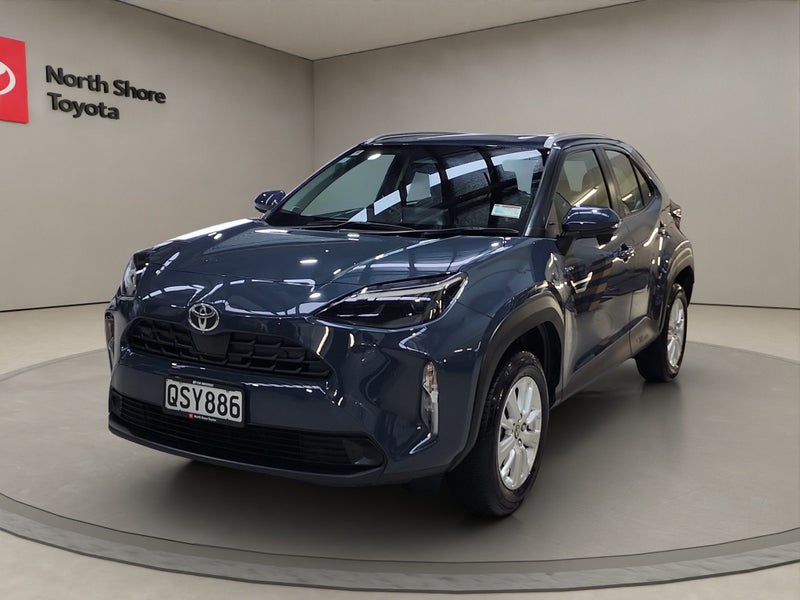 2024 Toyota Yaris GX 1.5L Hybrid FWD SUV image 3