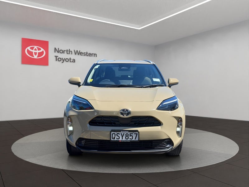 2024 Toyota Yaris GX 1.5L Hybrid FWD SUV image 2