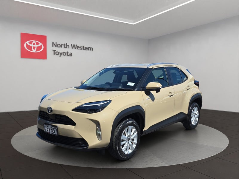 2024 Toyota Yaris GX 1.5L Hybrid FWD SUV image 3