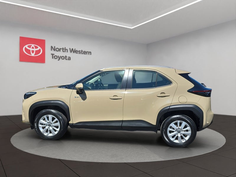 2024 Toyota Yaris GX 1.5L Hybrid FWD SUV image 4