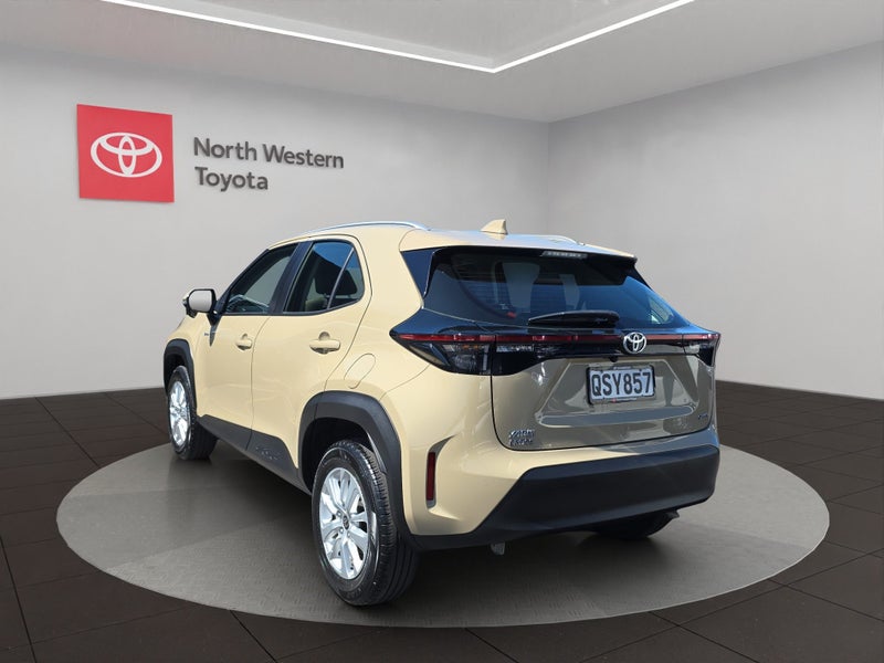 2024 Toyota Yaris GX 1.5L Hybrid FWD SUV image 5
