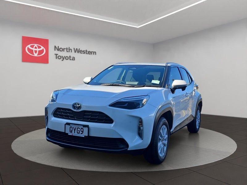 2024 Toyota Yaris GX 1.5L Hybrid FWD SUV image 3