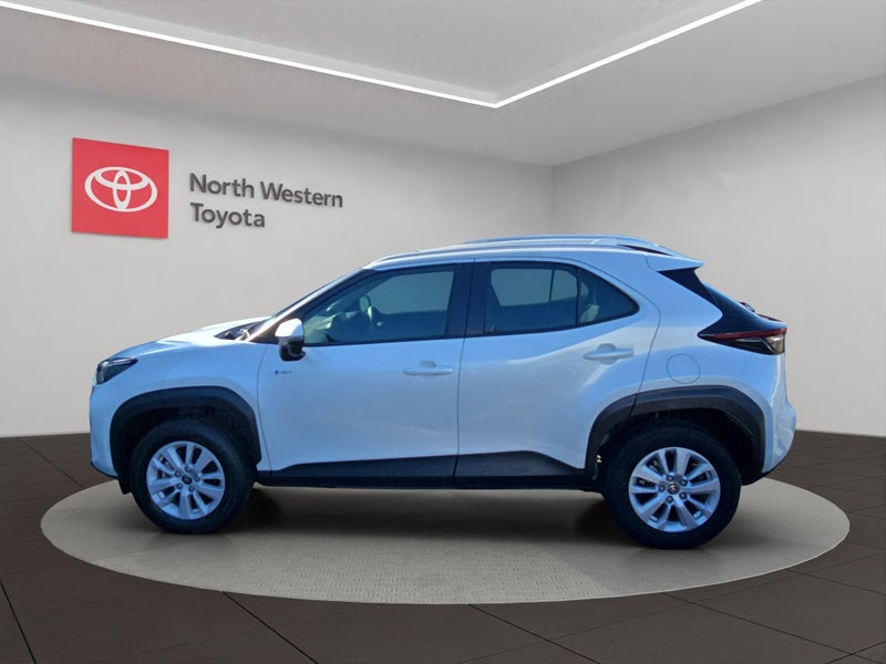 2024 Toyota Yaris GX 1.5L Hybrid FWD SUV image 4