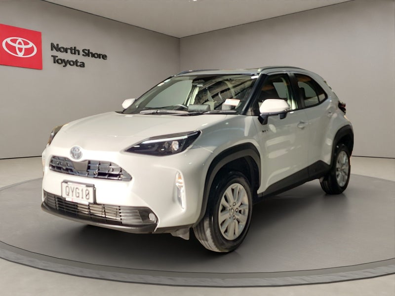 2024 Toyota Yaris GX 1.5L Hybrid FWD SUV image 3