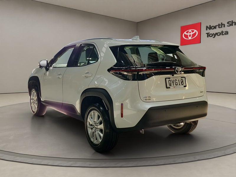 2024 Toyota Yaris GX 1.5L Hybrid FWD SUV image 5