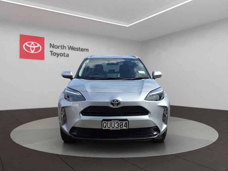 2024 Toyota Yaris GX 1.5L Hybrid FWD SUV image 2