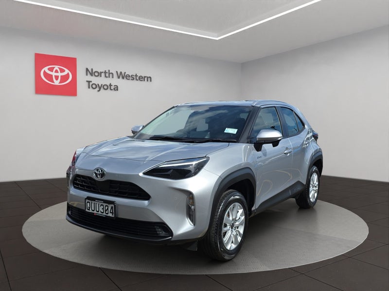 2024 Toyota Yaris GX 1.5L Hybrid FWD SUV image 3