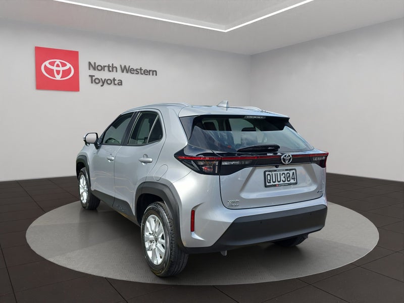 2024 Toyota Yaris GX 1.5L Hybrid FWD SUV image 5