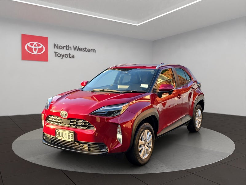 2024 Toyota Yaris GX 1.5L Hybrid FWD SUV image 3