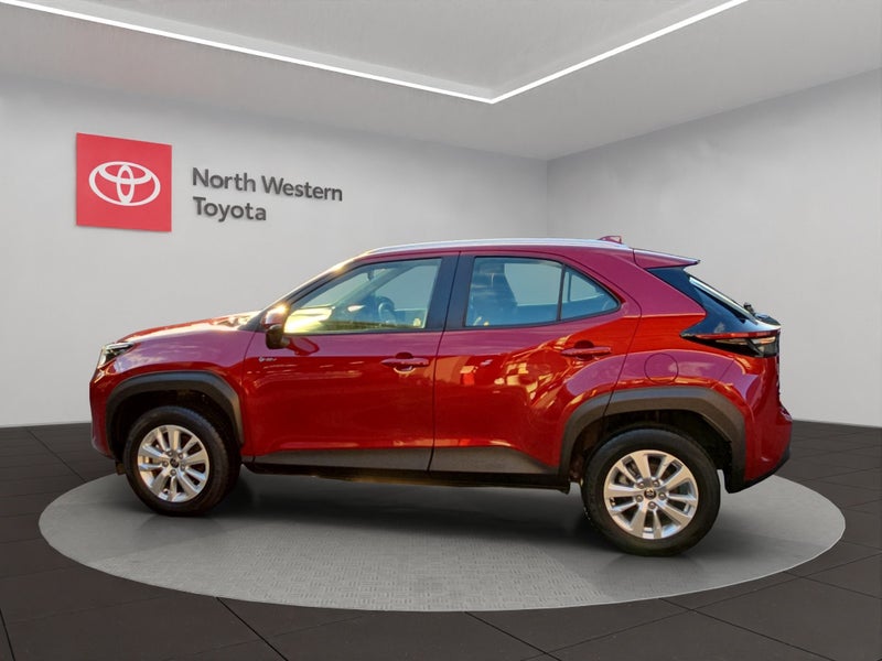 2024 Toyota Yaris GX 1.5L Hybrid FWD SUV image 4