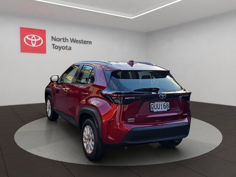 2024 Toyota Yaris GX 1.5L Hybrid FWD SUV image 5