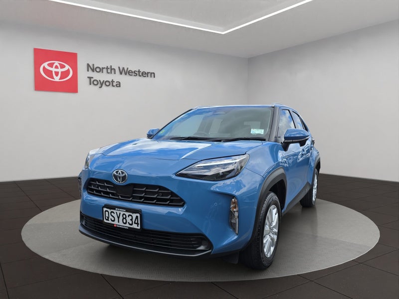 2024 Toyota Yaris GX 1.5L Hybrid FWD SUV image 3