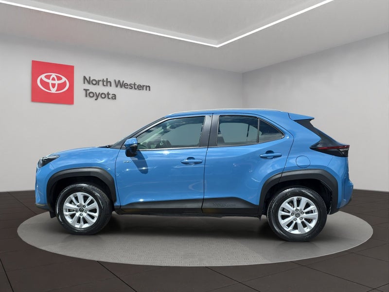 2024 Toyota Yaris GX 1.5L Hybrid FWD SUV image 4