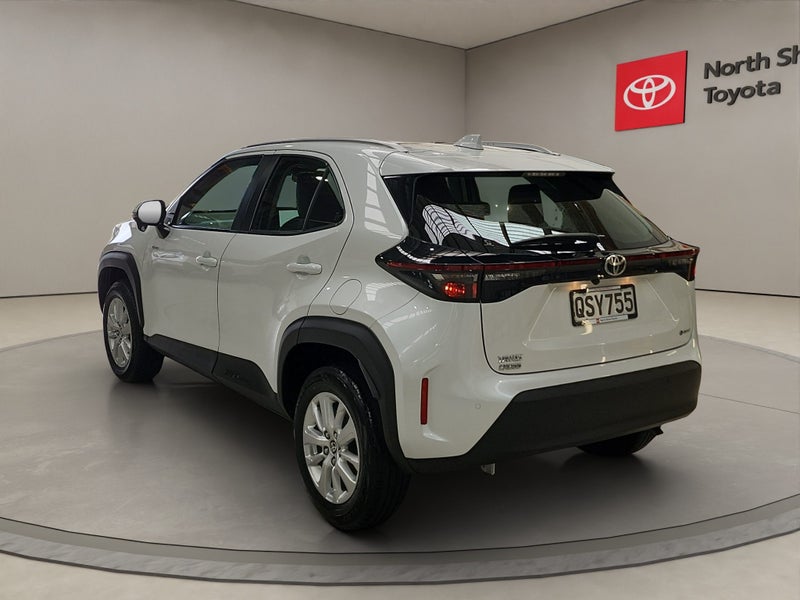 2024 Toyota Yaris GX 1.5L Hybrid FWD SUV image 5