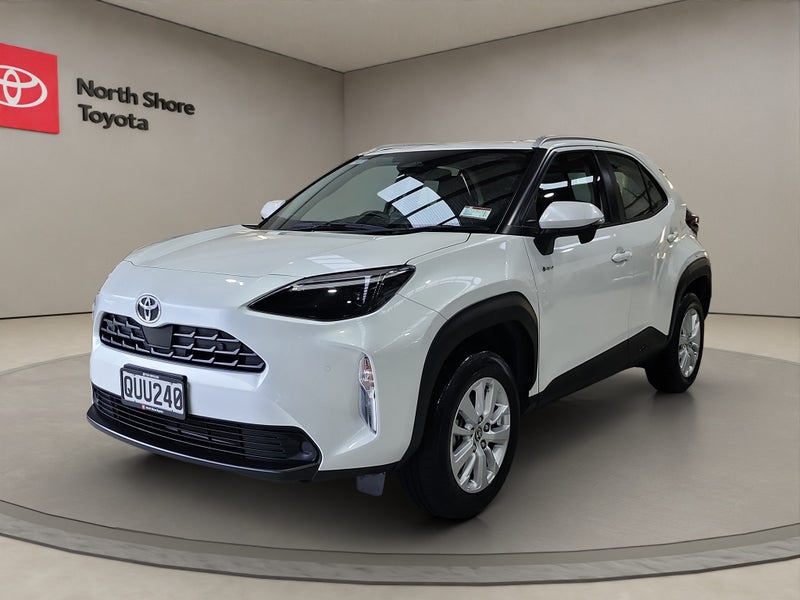 2024 Toyota Yaris GX 1.5L Hybrid FWD SUV image 3