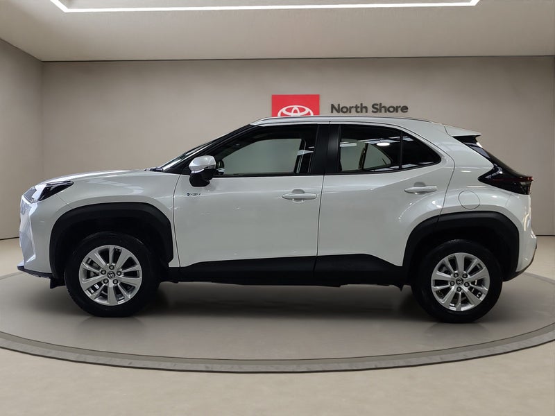 2024 Toyota Yaris GX 1.5L Hybrid FWD SUV image 4