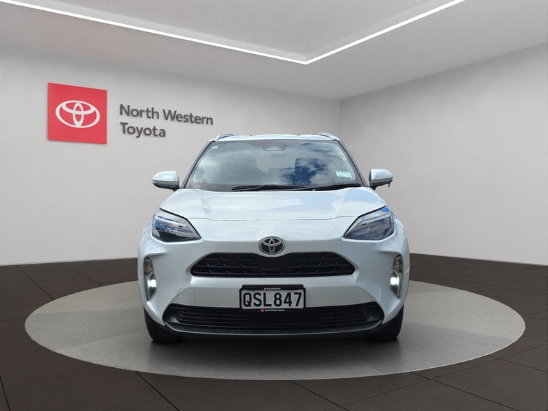 2024 Toyota Yaris GX 1.5L Hybrid FWD SUV image 2