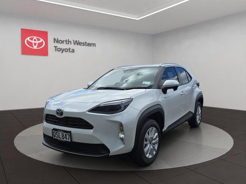 2024 Toyota Yaris GX 1.5L Hybrid FWD SUV image 3