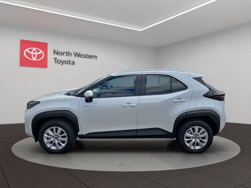 2024 Toyota Yaris GX 1.5L Hybrid FWD SUV image 4