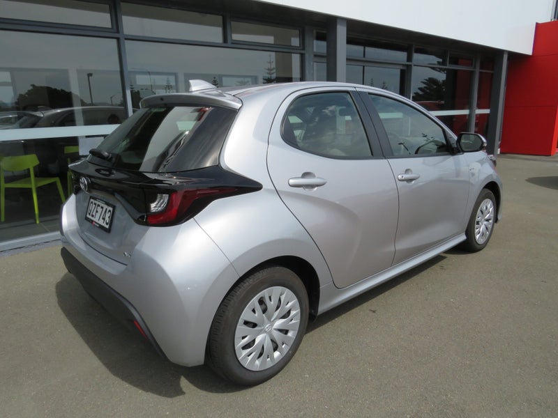 2024 Toyota Yaris GX 1.5P HV image 5