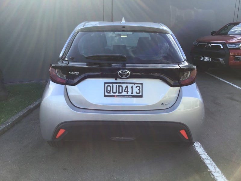 2024 Toyota Yaris GX 1.5P HV ECVT FWD HB image 3