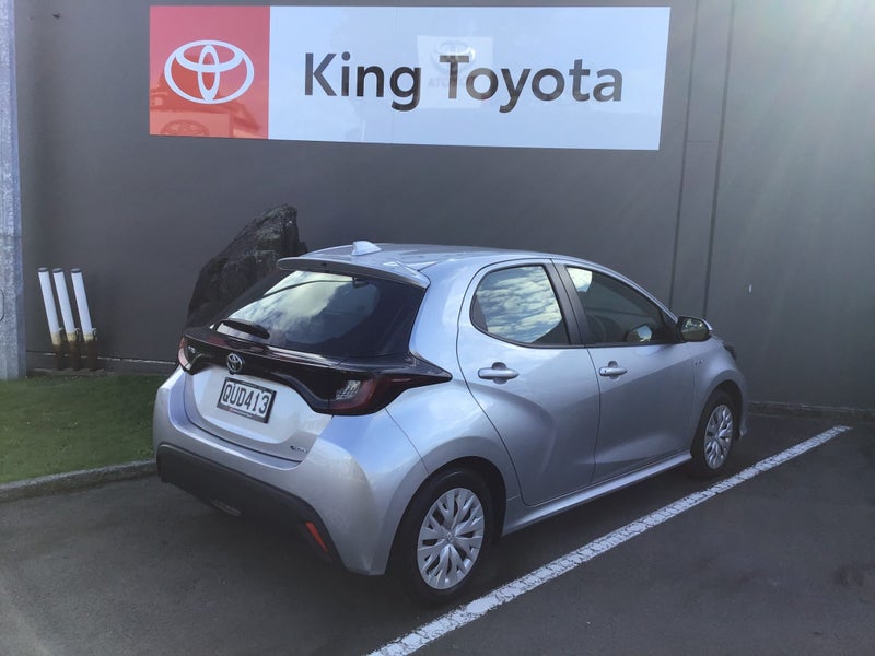 2024 Toyota Yaris GX 1.5P HV ECVT FWD HB image 5