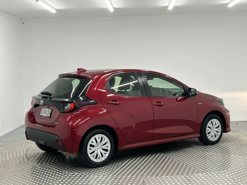 2024 Toyota Yaris GX 1.5P Hybrid image 3