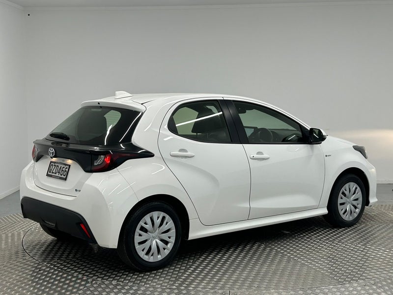 2024 Toyota Yaris GX 1.5P Hybrid image 3