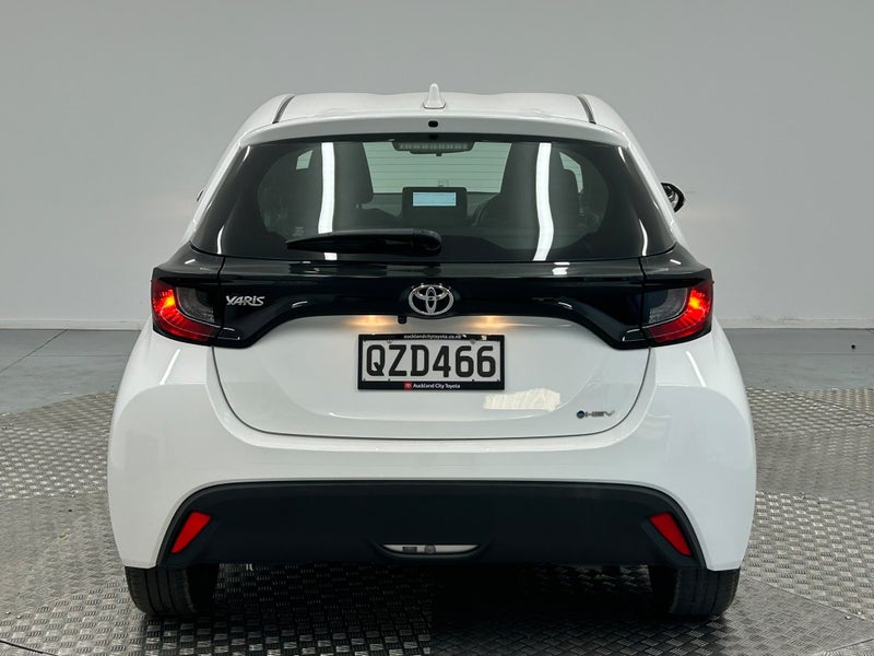 2024 Toyota Yaris GX 1.5P Hybrid image 4
