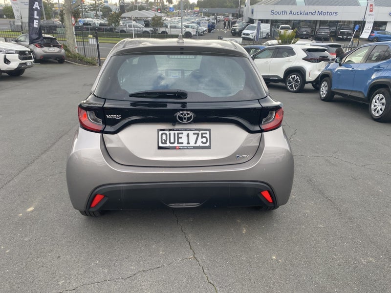 2024 Toyota Yaris GX 1.5P Hybrid image 3