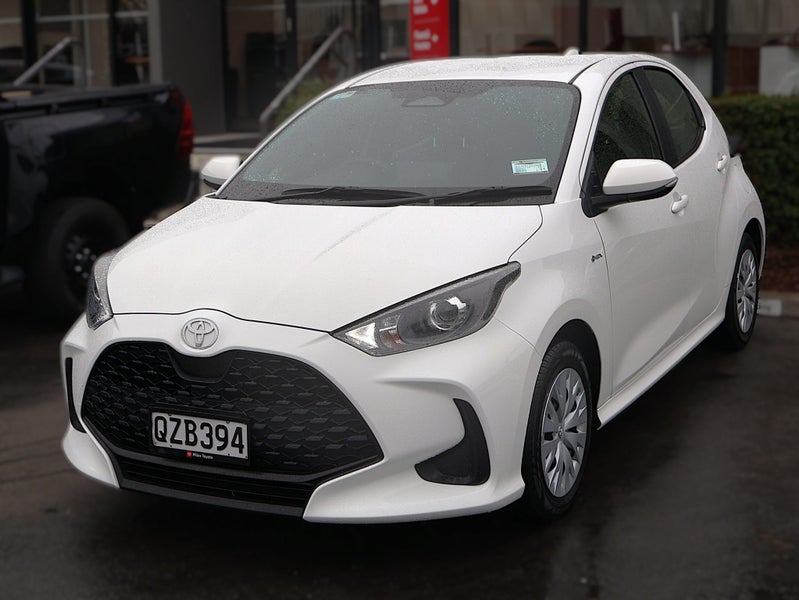 2024 Toyota Yaris GX 1.5P Hybrid image 3