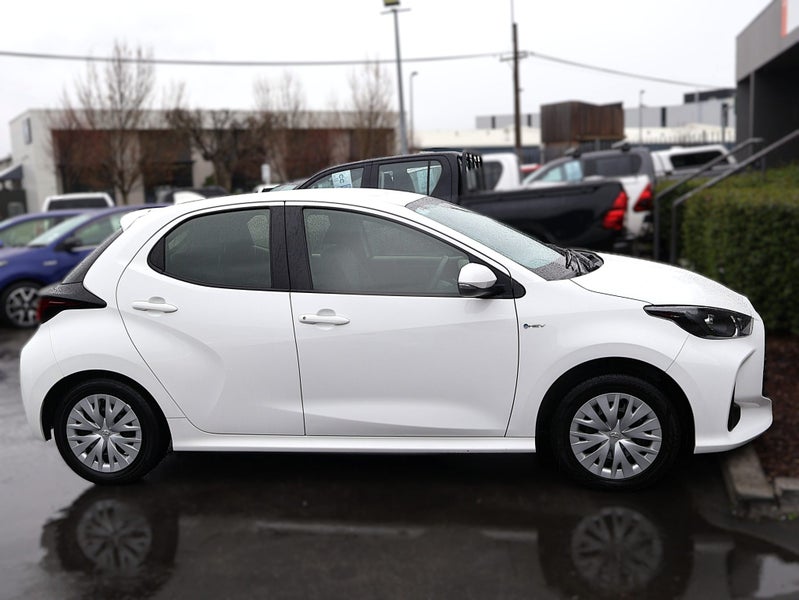 2024 Toyota Yaris GX 1.5P Hybrid image 4
