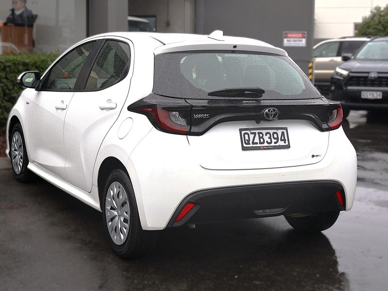 2024 Toyota Yaris GX 1.5P Hybrid image 5