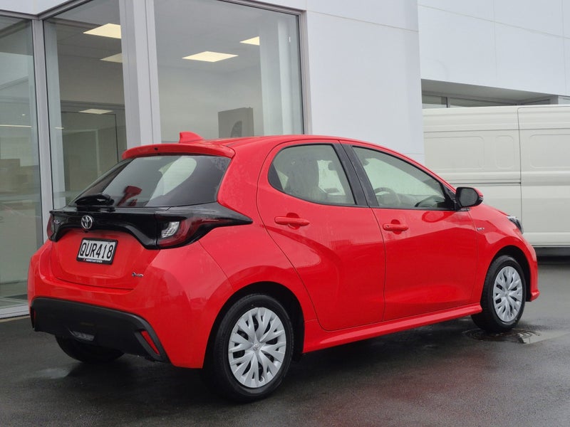 2024 Toyota Yaris GX 1.5P HYBRID Auto image 3