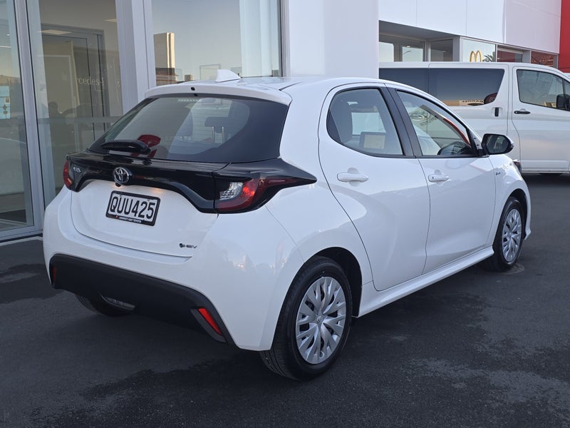 2024 Toyota Yaris GX 1.5P HYBRID Auto image 3