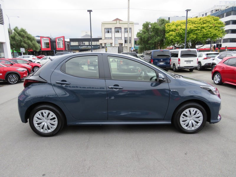 2024 Toyota Yaris GX 1.5P Hybrid ECVT FWD image 3