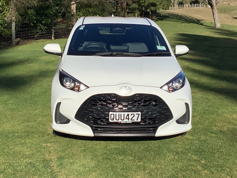 2024 Toyota Yaris GX 1.5P Hybrid Electric Vehicle image 3