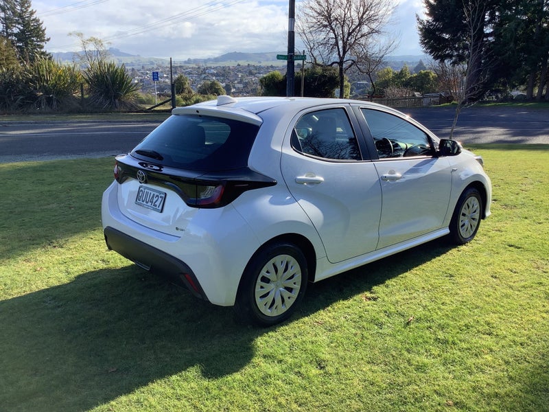 2024 Toyota Yaris GX 1.5P Hybrid Electric Vehicle image 5