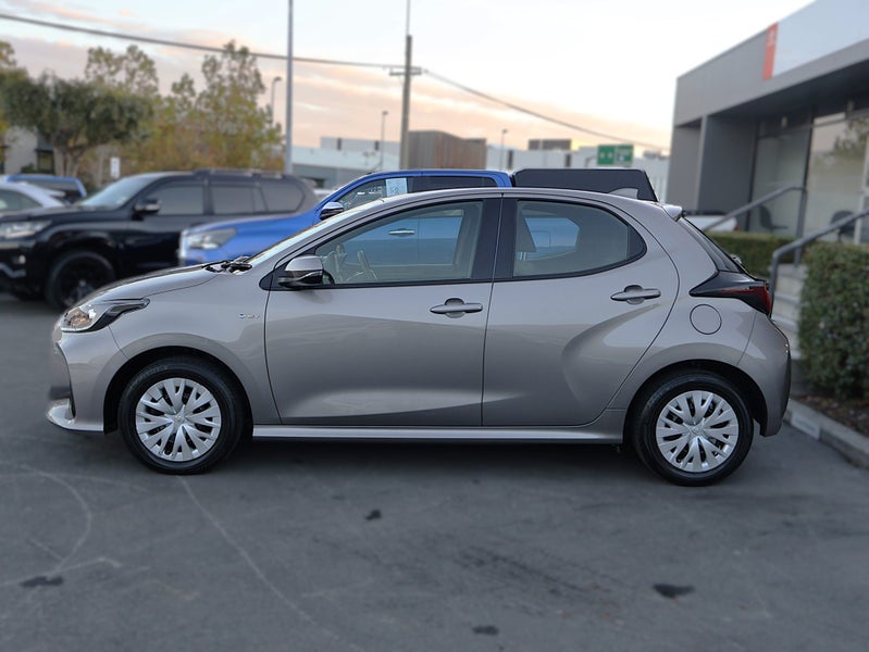 2024 Toyota Yaris GX 1.5P Hybrid FWD image 4